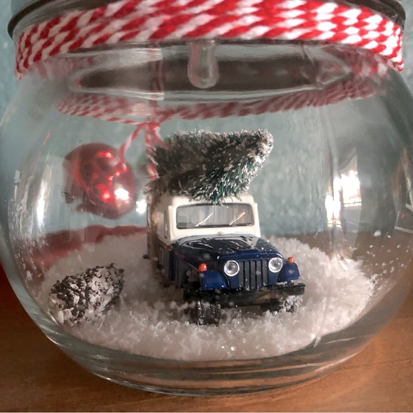 Car in a Jar Waterless Snow Globe USPS Mail Vehicle 1971 Jeep - Picture 7 of 10